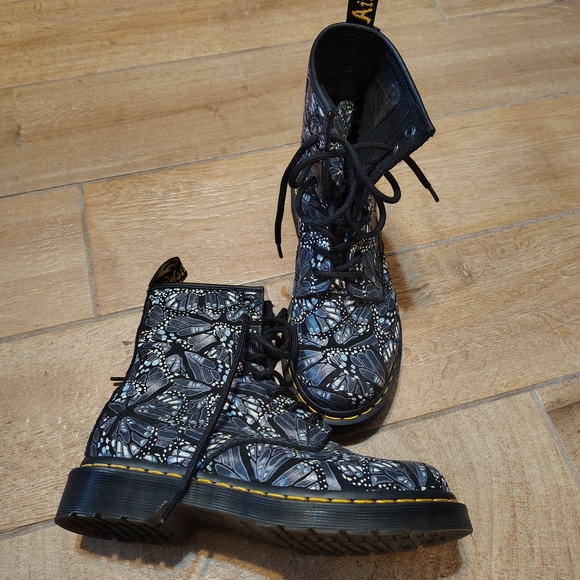 Dr. Martens Monarch Butterfly 1460 Boots US 6 - Picture 2 of 4